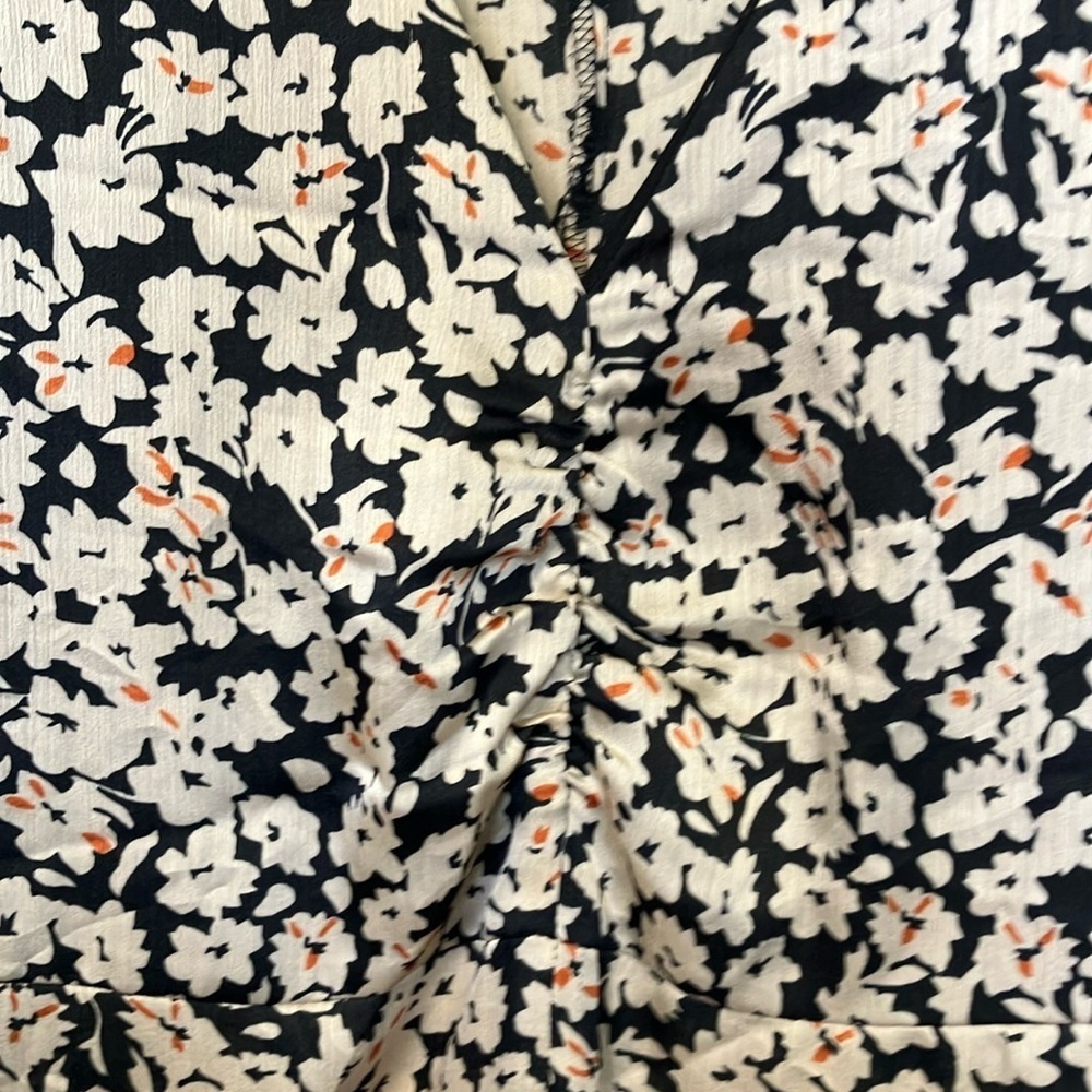 Zara wide sleeve v neck Floral Black and White Dress - Picture 4 of 6